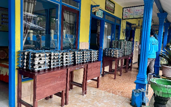 Thumbnail Berita - SPPG Banjarejo Ngantang Kabupaten Malang Salurkan 755 Porsi MBG, Libatkan Petani Lokal dan Juru Masak Profesional