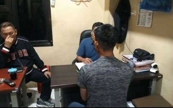 Thumbnail Berita - Dilanda Rasa Bersalah, Pria Pembunuh Wanita Paruh Baya di Palembang Serahkan Diri ke Polisi