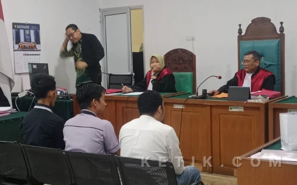 Thumbnail Berita - Jaringan Rokok Ilegal Diseret ke PN Palembang, Tiga Terdakwa Dituntut 3 Tahun