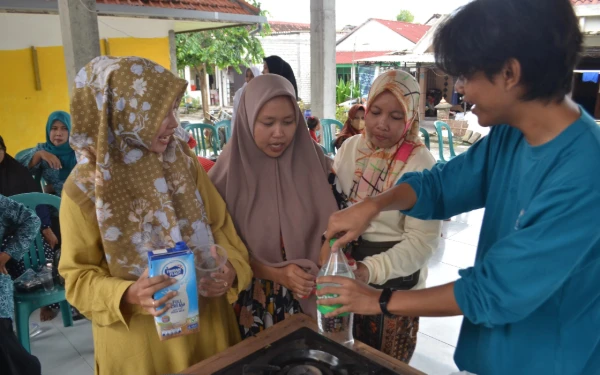 Thumbnail Berita - Tim BBK 7 Universitas Airlangga Dorong Pemanfaatan Bunga Telang sebagai Produk Bernilai Ekonomi