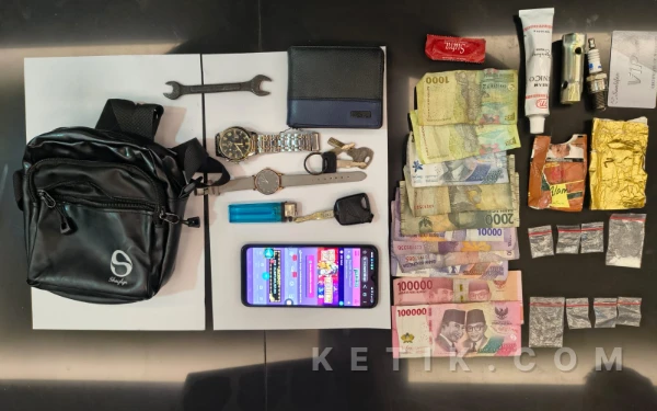 Thumbnail Berita - Ungkap Judi Online, Resmob Polres Situbondo Temukan Paket Sabu Siap Edar