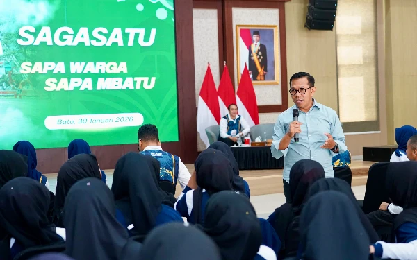 Thumbnail Berita - Program Sagasatu SRMP 14, Wali Kota Batu Cak Nur Dorong Siswa Kenali Peran Pemerintahan