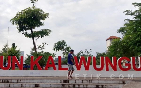 Thumbnail Berita - Oase di Tengah Padatnya Kota: Alun-alun Kaliwungu Jadi Magnet Olahraga dan Geliat Ekonomi Warga