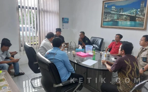 Thumbnail Berita - Warga Huntara Cigobang Temui Pj Sekda, Bahas Relokasi dan Hunian Tetap