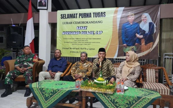 Thumbnail Berita - Catatkan Karya dan Pengabdian, Warga Cemorokandang Kota Malang Haru Lepas Lurah Dulajis Masuki Masa Pensiun