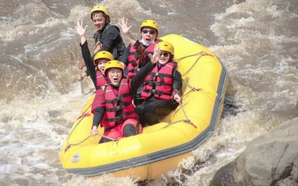 Thumbnail Berita - Pujon Rafting, Liburan Menegangkan tapi Menyenangkan di Malang yang Wajib Dicoba!