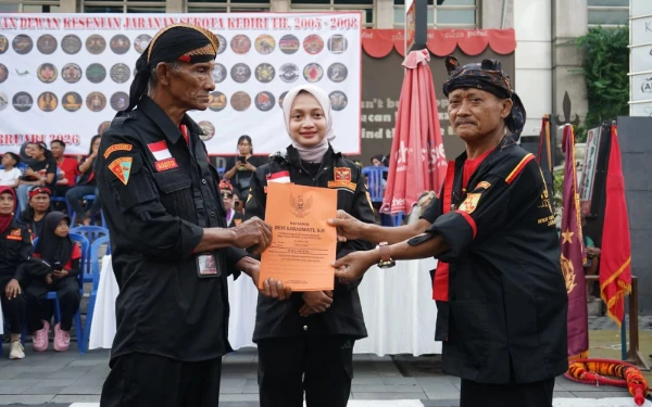 Thumbnail Berita - Kukuhkan Pengurus Dewan Kesenian Jaranan Kota Kediri, Mbak Wali Dorong Pelestarian Budaya Lokal