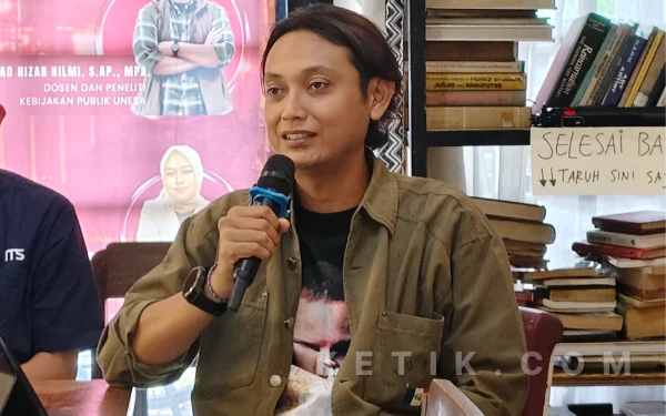 Thumbnail Berita - Pejabat BEI dan OJK Mundur, Pengamat Ekonomi Unesa Berikan Apresiasi