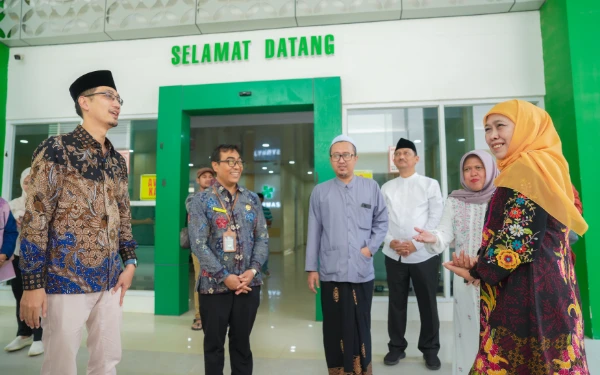 Thumbnail Berita - Tinjau RSUD Syamrabu Bangkalan, Inovasi Farmasi Robotik Dapat Perhatian Khusus dari Gubernur Khofifah