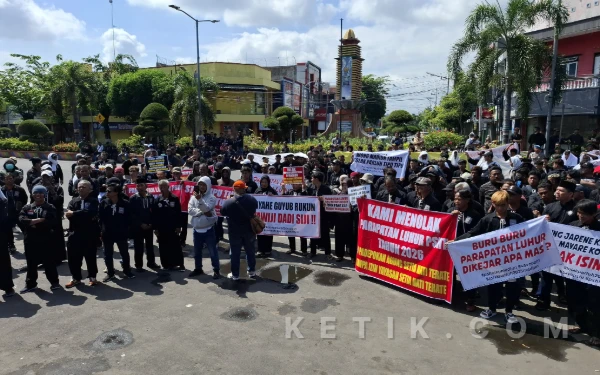 Thumbnail Berita - Dualisme Memanas, PSHT Kubu M Taufik Gelar Demo Tolak Parluh Kubu R Moerdjoko