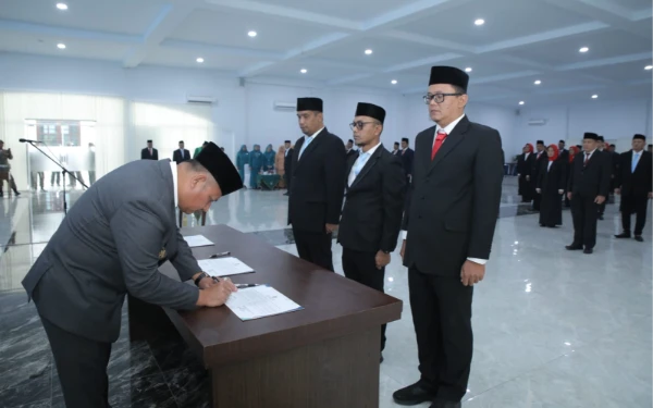 Thumbnail Berita - Rianto Lantik Pejabat Pimpinan Tinggi Pratama hingga Pelaksana di Pemkab Asahan