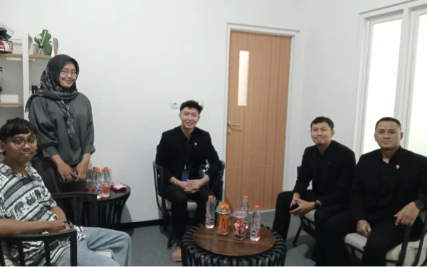 Thumbnail Berita - Perkuat Sinergi Pariwisata Malang, Smart Everyday Hotel Sambangi Graha Ketik.com Sambil Cicipi Kuliner Viral