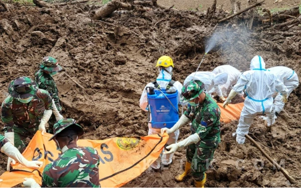 Thumbnail Berita - Masuk H 11 Operasi, Tim SAR Gabungan Temukan Total 83 Bodypack di Lokasi Longsor Cisarua KBB