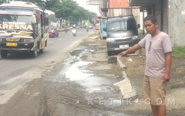 Thumbnail Berita - ‎Drainase Buruk Jalan Nasional Lumpuhkan Ekonomi Warga: Angka Kecelakaan Motor Meningkat, Keluhan di Medsos Tak Digubris