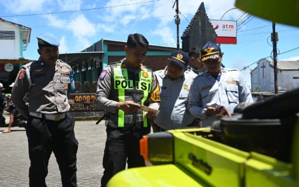 Thumbnail Berita - Operasi Keselamatan Semeru 2026, Polres Pasuruan Periksa Jeep Wisata Bromo