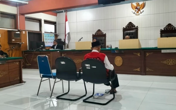 Thumbnail Berita - Terbukti Cabuli Santri, Oknum Pengasuh Ponpes di Kota Batu Dijatuhi Hukuman 3,5 Tahun Penjara