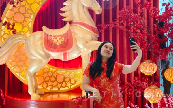 Thumbnail Berita - Mengintip Megahnya Dekorasi Kuda Api Emas, Sambut Tahun Baru Imlek 2026