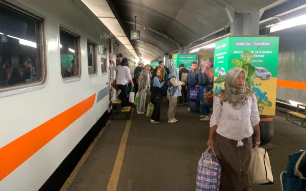 Thumbnail Berita - Gempa Pacitan M 6,4 Terasa Hingga Malang, KAI Sempat Hentikan Sementara Perjalanan Kereta