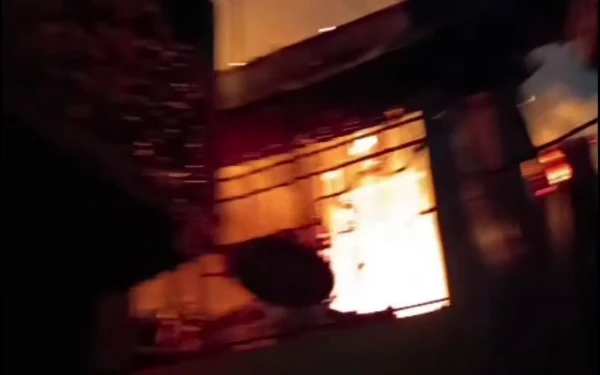 Thumbnail Berita - Kebakaran Rumah di Ampel, Dua Korban Luka Bakar Dirawat