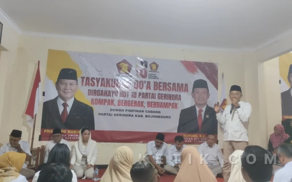 Thumbnail Berita - DPC Gerindra Bojonegoro Peringati HUT Ke-18, Beri Santunan untuk Anak Yatim