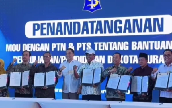 Thumbnail Berita - Pemkot Surabaya Teken MoU dengan 32 Kampus, Beasiswa Pemuda Tangguh Makin Berdampak Luas