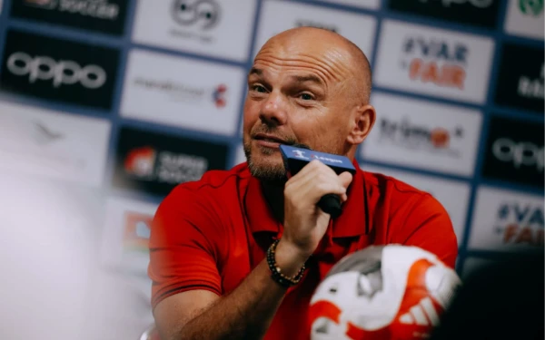 Thumbnail Berita - Johnny Jansen Sudah Siapkan Skuad Bali United Lawan Persebaya, Berharap Tuai Hasil Positif