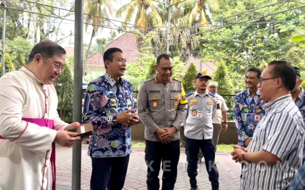 Thumbnail Berita - Gereja Buka Pintu untuk Jemaah NU, Wali Kota Malang Tinjau Kesiapan Jelang Mujahadah Kubro