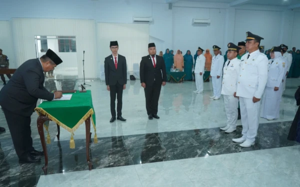 Thumbnail Berita - Lantik Puluhan Pejabat Administrator dan Pengawas, Ini Pesan Bupati Asahan