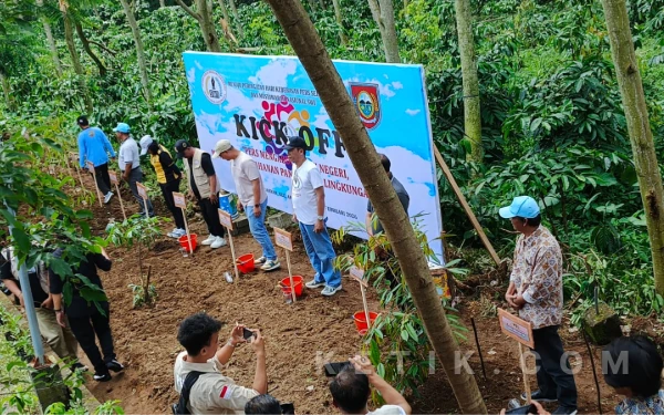 Thumbnail Berita - SWI Bersama Pemkab Boyolali Kick Off HKPS 2026 dengan Penanaman Sorgum dan Bunga Matahari