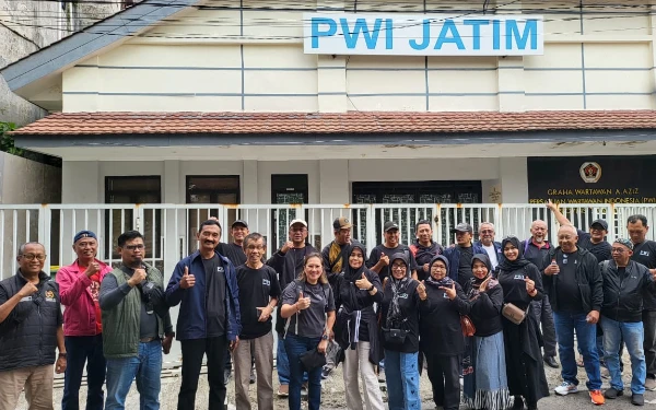 Thumbnail Berita - Terbanyak! Lebih 50 Wartawan PWI Jatim Hadiri HPN 2026 di Serang Banten