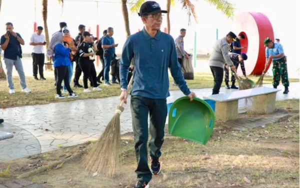 Thumbnail Berita - Gerakan Indonesia Asri, Wali Kota Batam Pimpin Aksi Gotong Royong Kebersihan