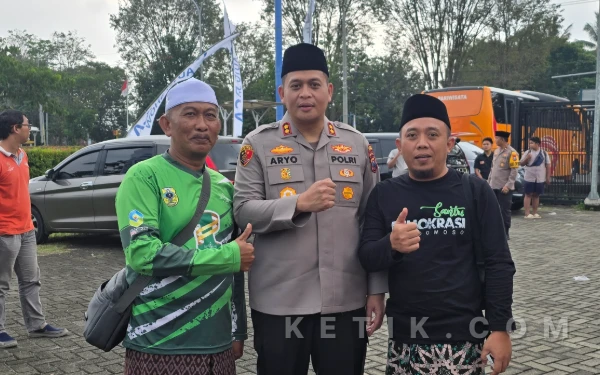 Thumbnail Berita - Tak Terbendung, 2000 Nahdliyin Bondowoso Bondong-Bondong ke Malang Hadiri Puncak 1 Abad NU