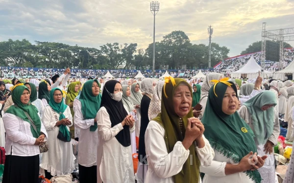 Thumbnail Berita - Puncak Harlah 1 Abad NU Didominasi Emak-emak, Bukti Militansi Muslimat dan Soliditas Khofifah