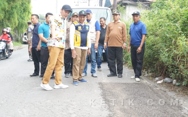 Thumbnail Berita - Bupati Subandi Pastikan Perbaiki Jalan Rusak Sidoarjo di Buduran dan Gedangan