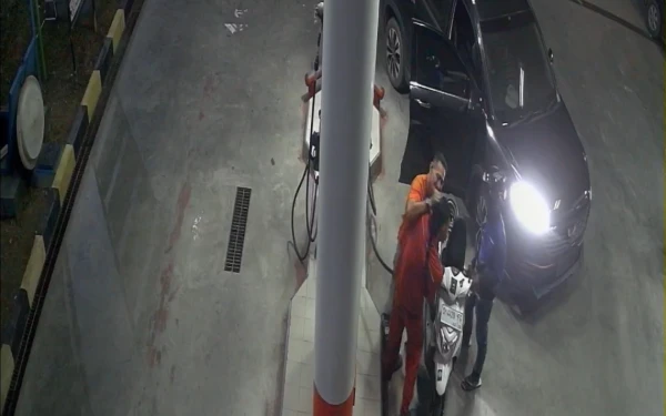 Thumbnail Berita - Oknum Pegawai Kecamatan Parengan Tuban Diduga Aniaya 3 Operator dan 1 Mandor SPBU