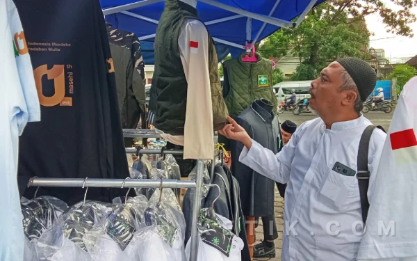 Thumbnail Berita - Pedagang Luar Kota Ramaikan Harlah Mujahadah Kubro 1 Abad NU di Stadion Gajayana