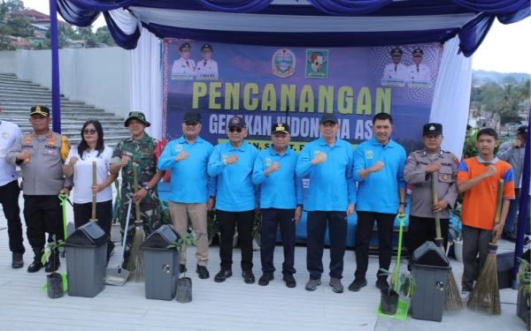 Thumbnail Berita - Gebrakan Indonesia ASRI di Sumut Dimulai dari Parapat, Wagub Surya: Kebersihan Tanggung Jawab Bersama!