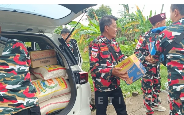 Thumbnail Berita - Ormas LMP Pemalang Salurkan Bantuan kepada Warga Terdampak Banjir di Desa Pesantren Ulujami