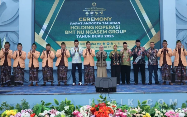 Thumbnail Berita - Wabup Bojonegoro Dampingi Wamenkop di RAT BMT NU Ngasem, Perputaran Ekonomi Tembus Rp500 Miliar