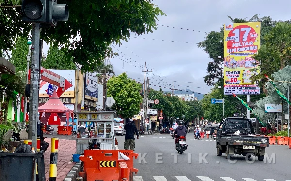 Thumbnail Berita - Ikuti Atensi Presiden Prabowo, Pemkot Batu akan Tertibkan Spanduk dan Baliho Demi Estetika Kota