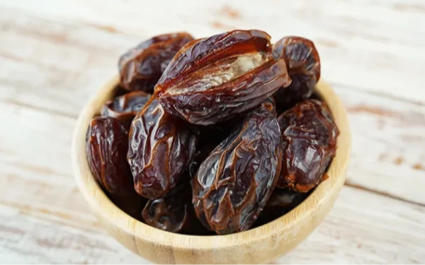 Thumbnail Berita - Tak Sekadar Sunnah, Ini 7 Manfaat Kurma Saat Berbuka Puasa