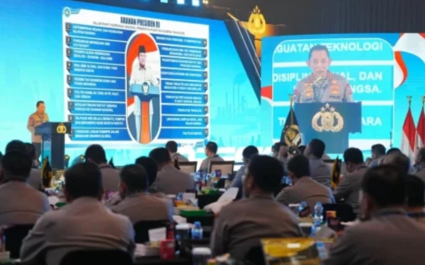 Thumbnail Berita - Kapolri Tegaskan Komitmen Kawal Penuh Program Pemerintah