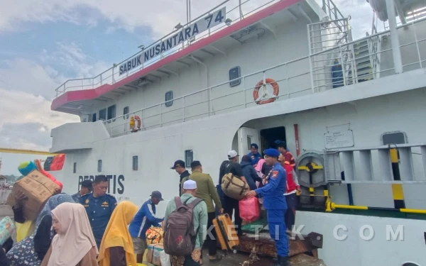 Thumbnail Berita - KMP Sabuk Nusantara 74, Angkut 519 Santri Syalafiyah Syafi’iyah Sukorejo Situbondo