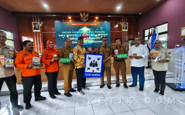 Thumbnail Berita - Buka SPAB di SMAN 1 Dawarblandong Mojokerto, Anggota DPRD Jatim Tekankan Pentingnya Siaga Sejak Dini