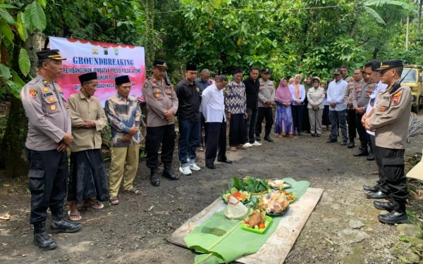Thumbnail Berita - Wujudkan Konektivitas Desa, Polres Kendal Bangun Jembatan Presisi di Patean