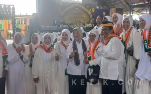 Thumbnail Berita - 1.800 Calon Jamaah Haji Ikuti Manasik Terintegrasi, Wabup Bojonegoro Ingatkan Jaga Kesehatan