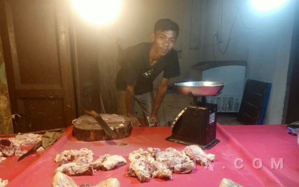Thumbnail Berita - Harga Ayam Potong di Lebak Naik Rp7 Ribu Jelang Ramadan, Pedagang Sambat Sepi