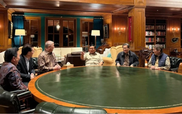 Thumbnail Berita - Presiden Prabowo Gelar Pertemuan Tertutup dengan Sejumlah Konglomerat di Hambalang