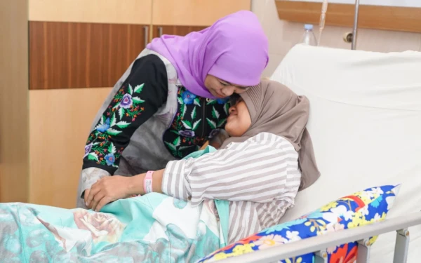 Thumbnail Berita - Gubernur Khofifah Pastikan Pasien PBI Tetap Terlayani di Masa Transisi Pemutakhiran Data