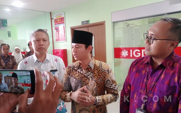 Thumbnail Berita - Bupati Mas Ipin Resmikan Ruang Tunggu dan Perluasan Kanopi RSUD dr. Soedomo Trenggalek